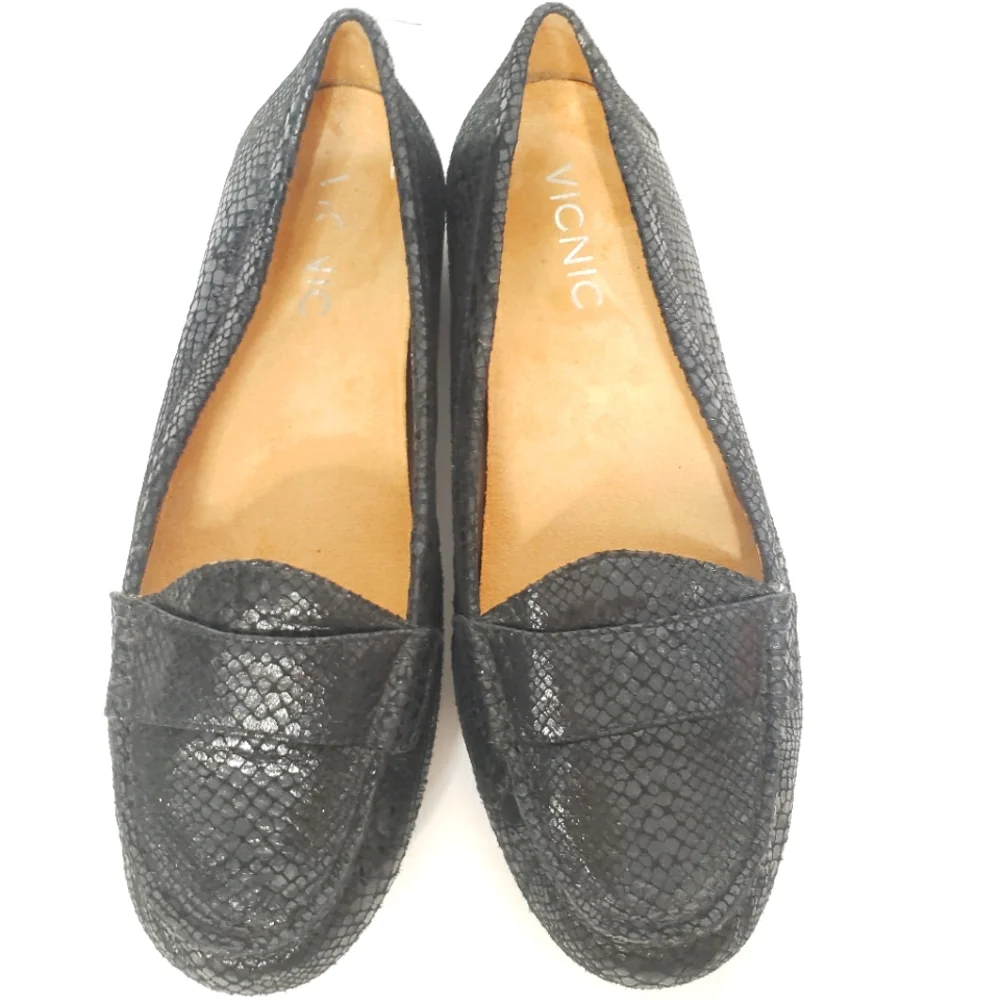 Vionic Lurrun black snack embossed slip on moccasin loafer comfort Flat shoe
